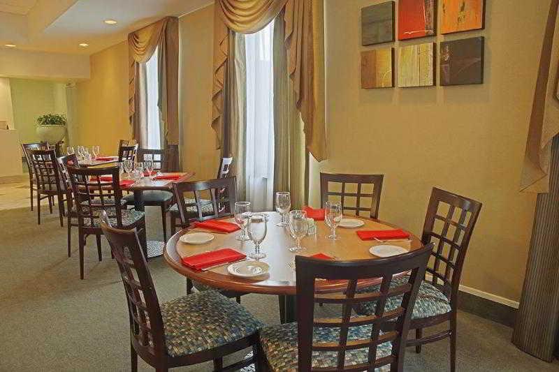 Holiday Inn Washington-Georgetown Ресторан фото